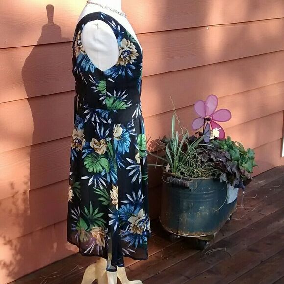 Sapphyra Dress  - Picture 5 of 8